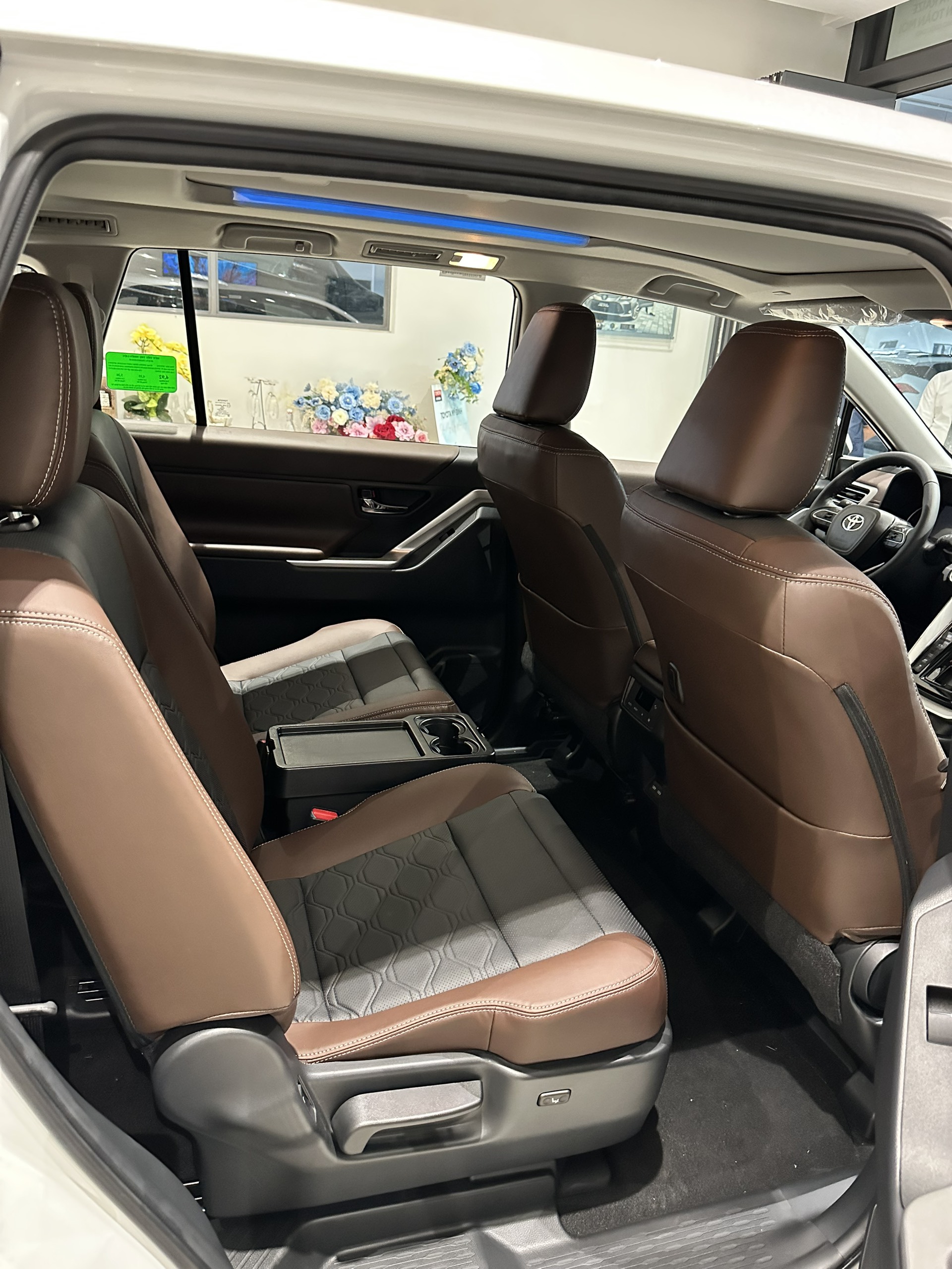 Toyota Innova Cross 23 Toyota innova cross hoan toan moi 13