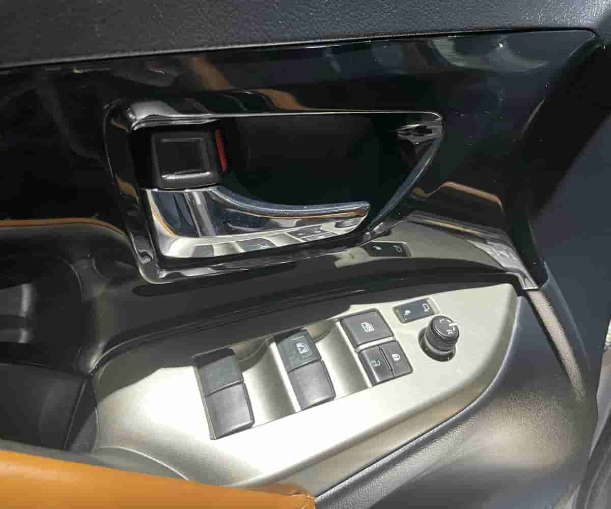 z5262996371228_e988acdff02e4b849fd7451468ad4ba7